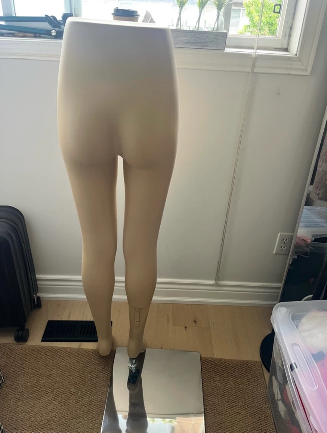 Female Lower Body Mannequin Leg Form - photo 2