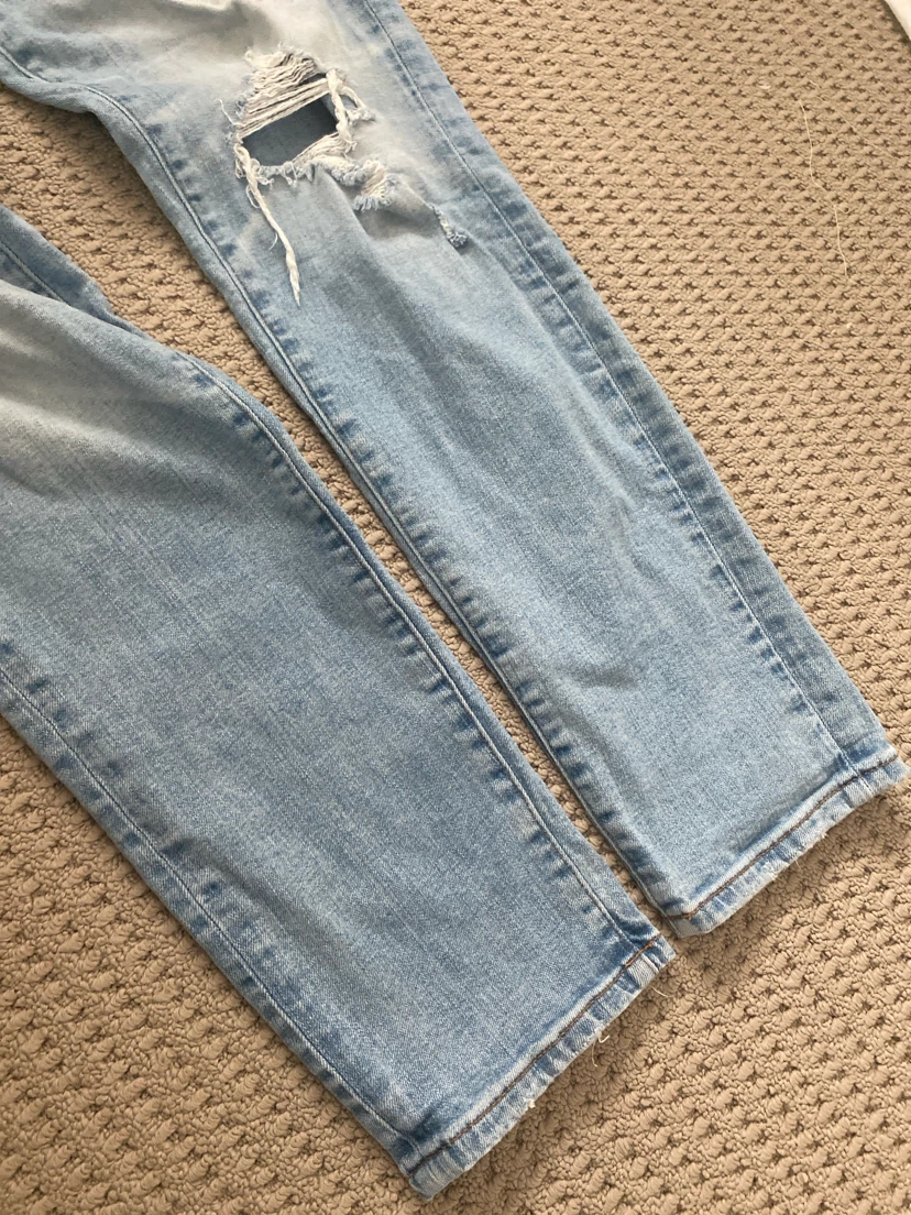 American Eagle Distressed Light Wash Jeans - photo 3