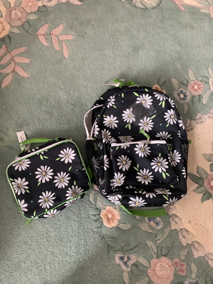 NEW Daisy print backpack and lunchbox set
