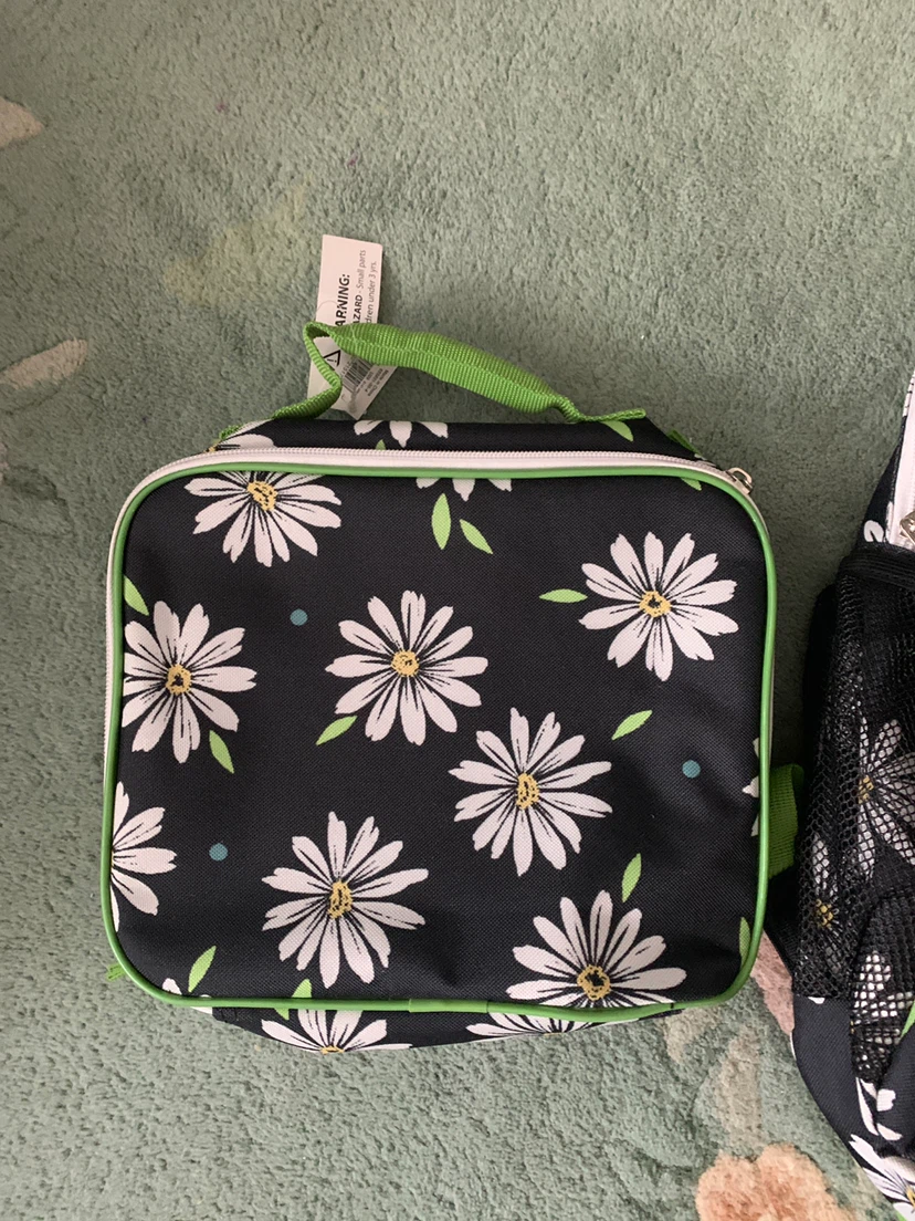 NEW Daisy print backpack and lunchbox set - photo 3