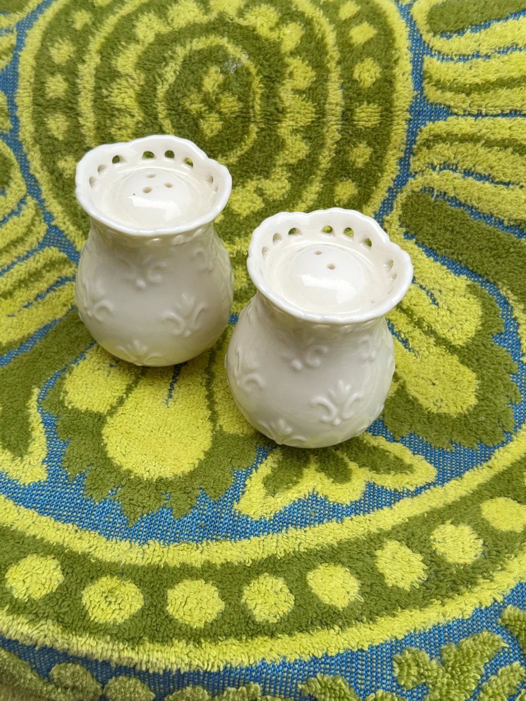 Skye McGhie Cream Lace Salt and Pepper Shakers - photo 2