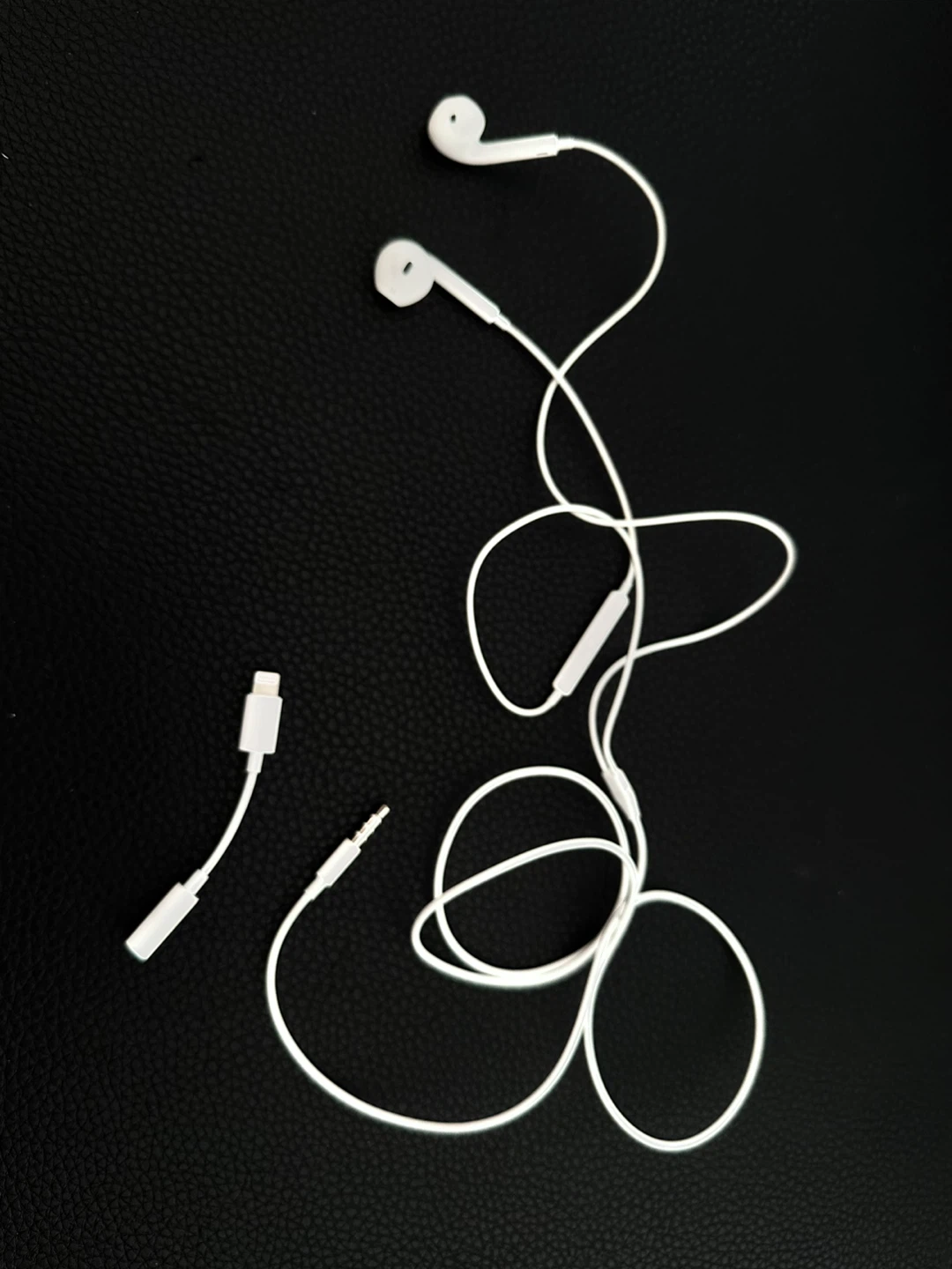 Apple EarPods with Lightning to 3.5mm Adapter