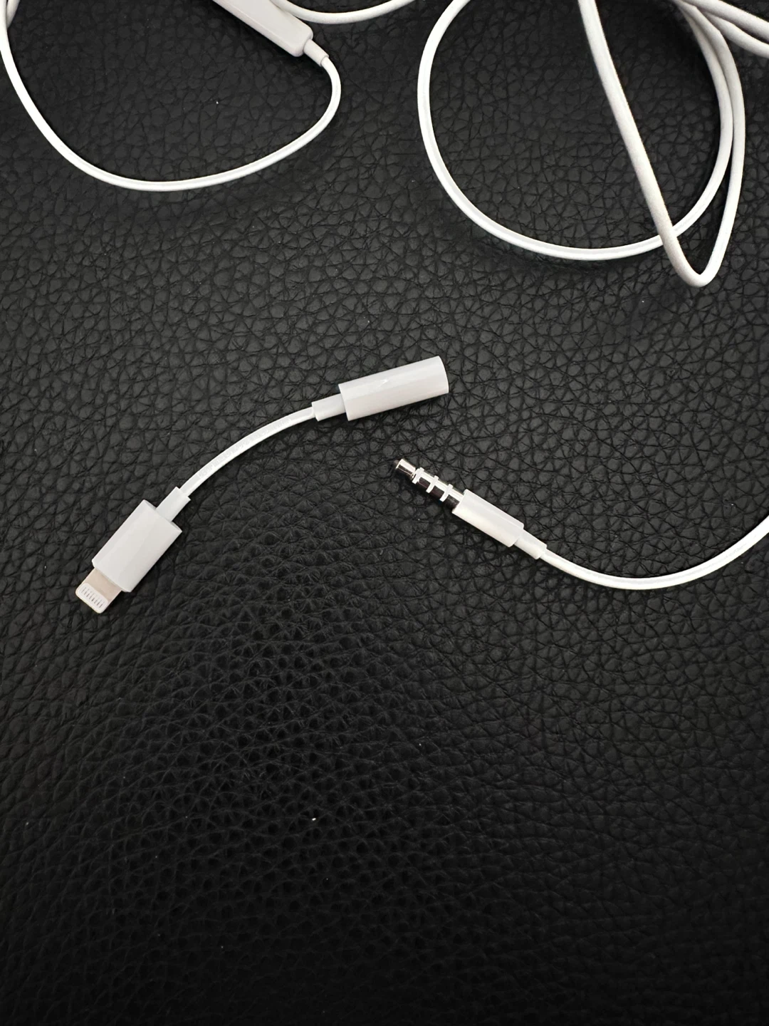 Apple EarPods with Lightning to 3.5mm Adapter - photo 2