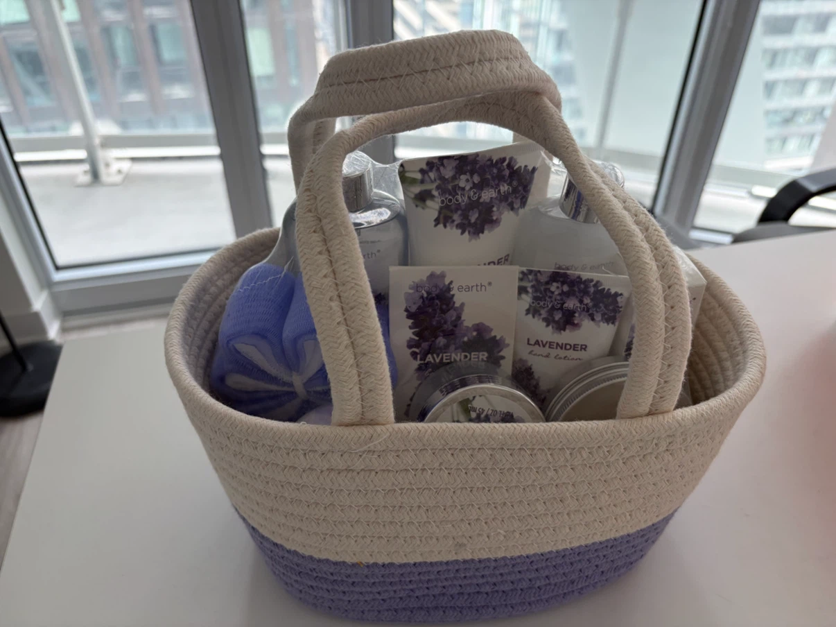 New - Body & Earth Lavender Bath Gift Basket - photo 3