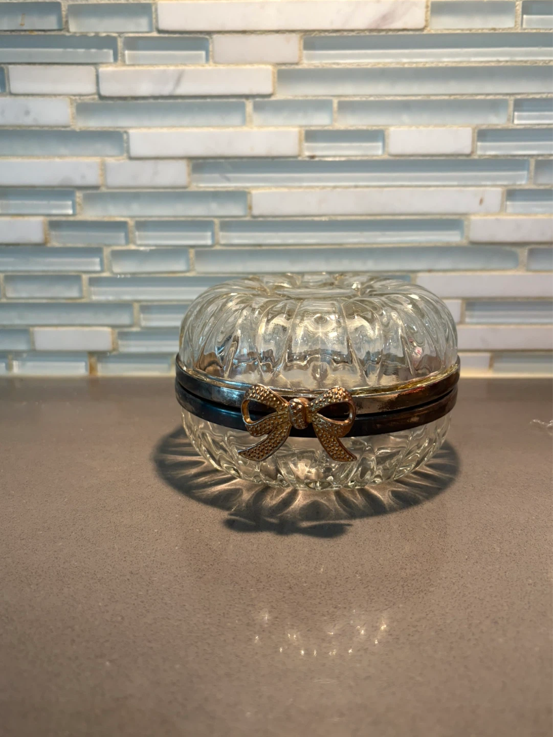 Vintage Round Crystal Glass Jewelry Box: Gold Trim & Bow - photo 5