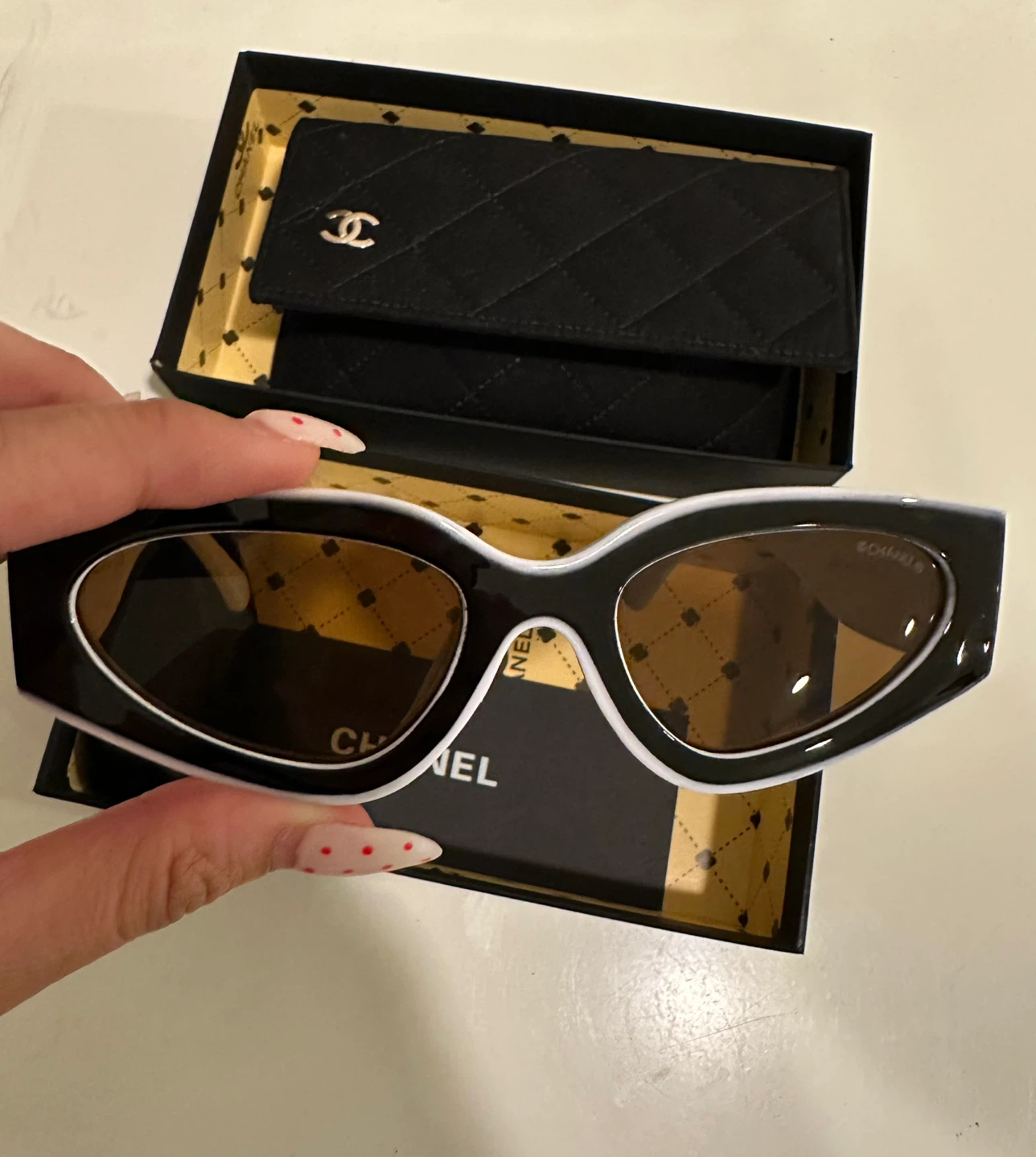 Chanel Sunglasses with Case - photo 2