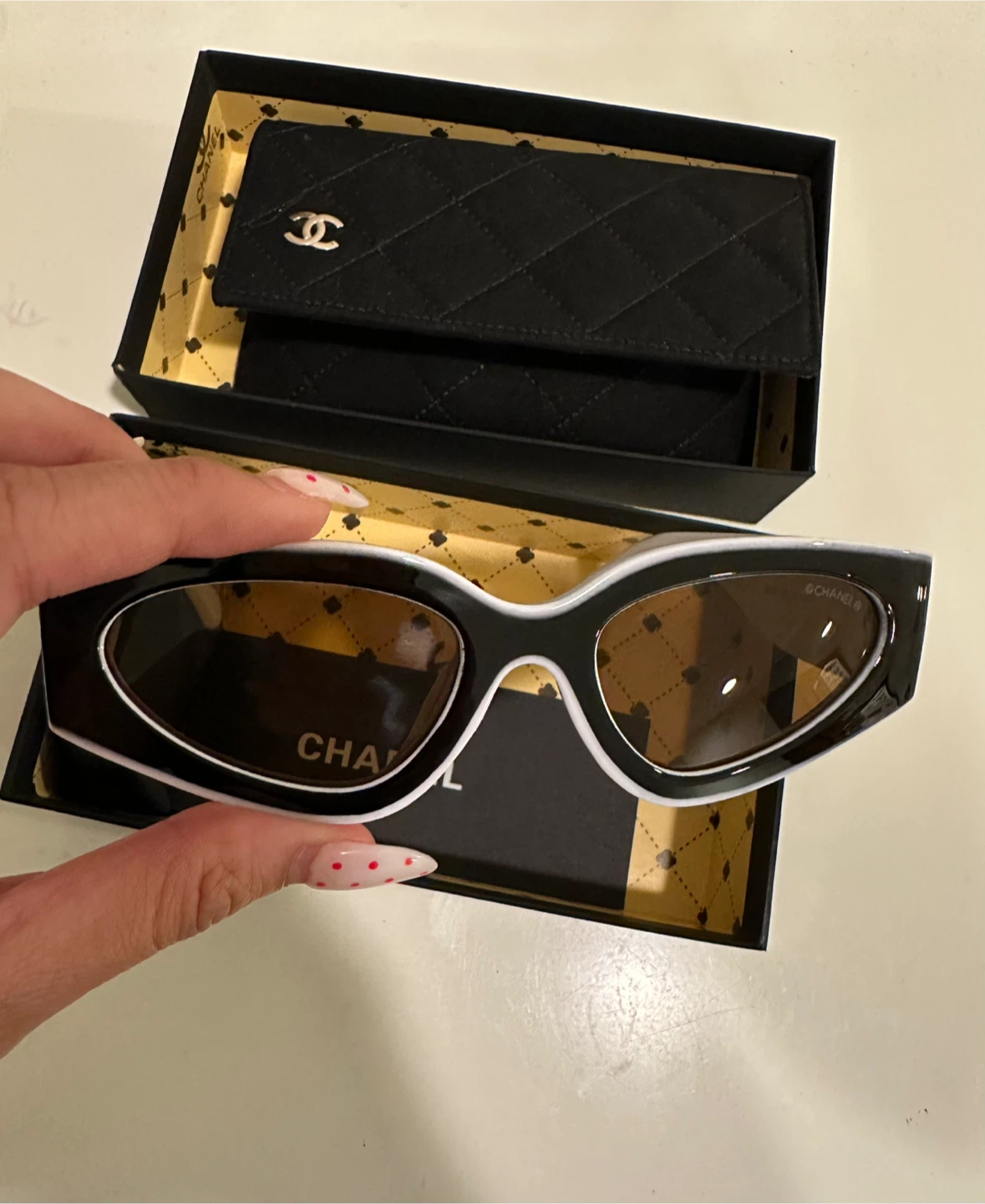 Chanel Sunglasses with Case - photo 4