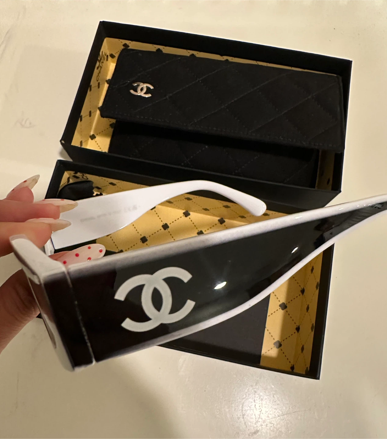 Chanel Sunglasses with Case - photo 5
