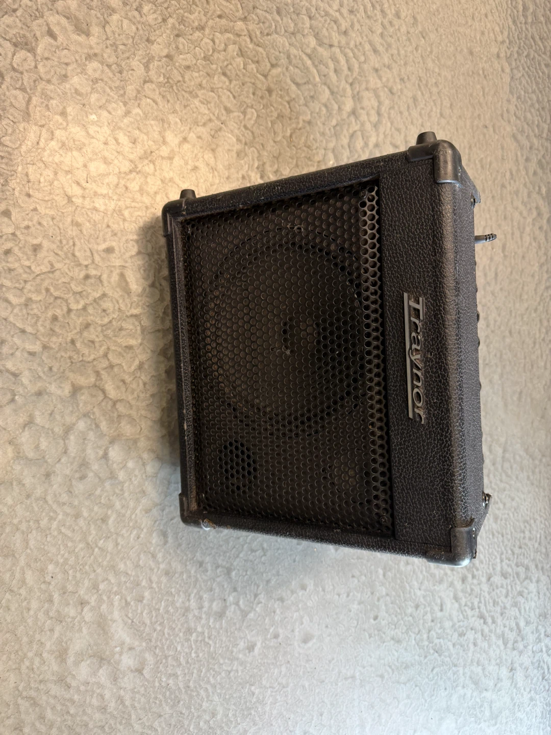 Traynor TVM15 TravelMate 15 Watt Battery Amp - photo 4