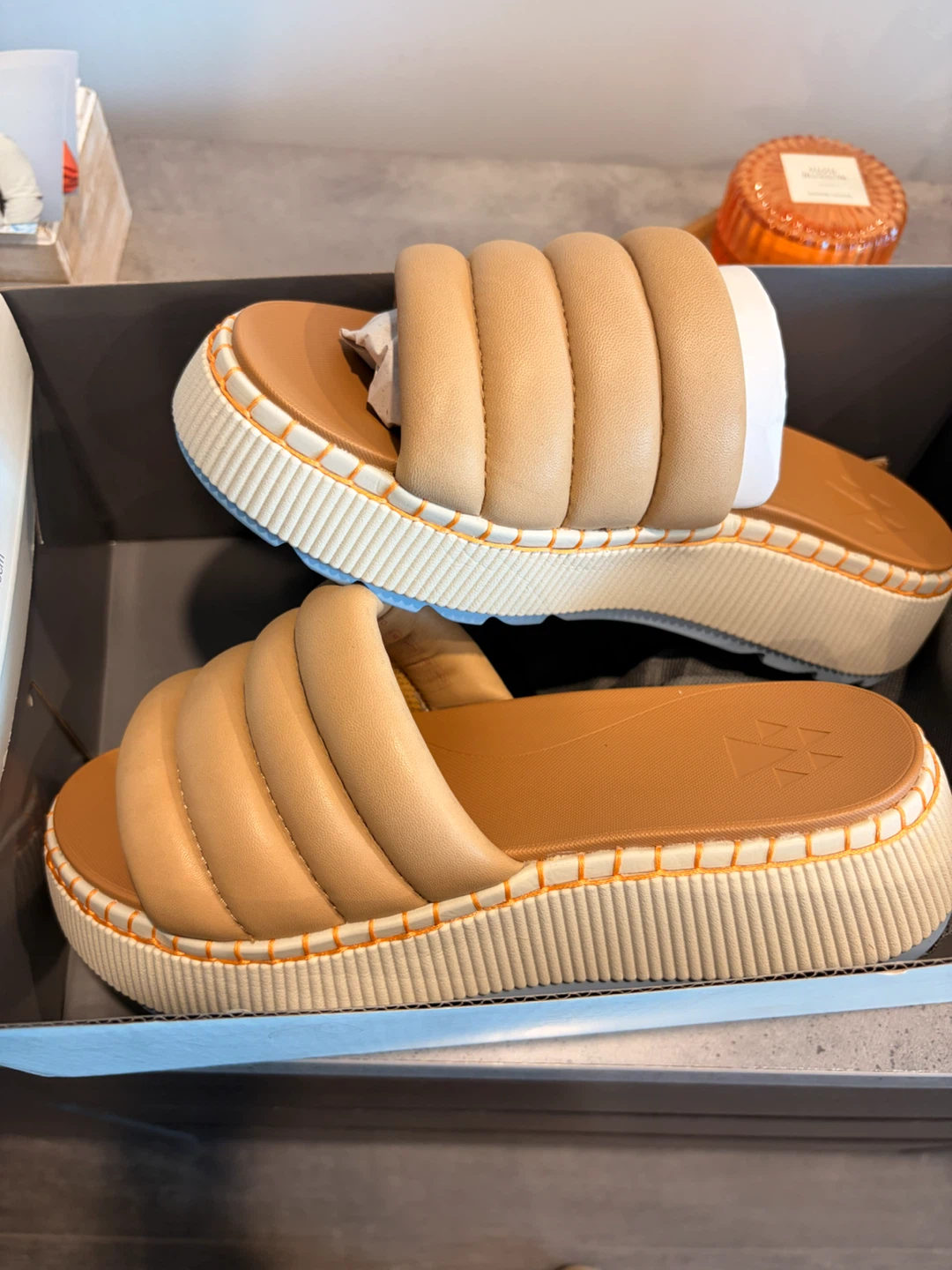 Cougar Soprato Caramel Slides - Size 6.5