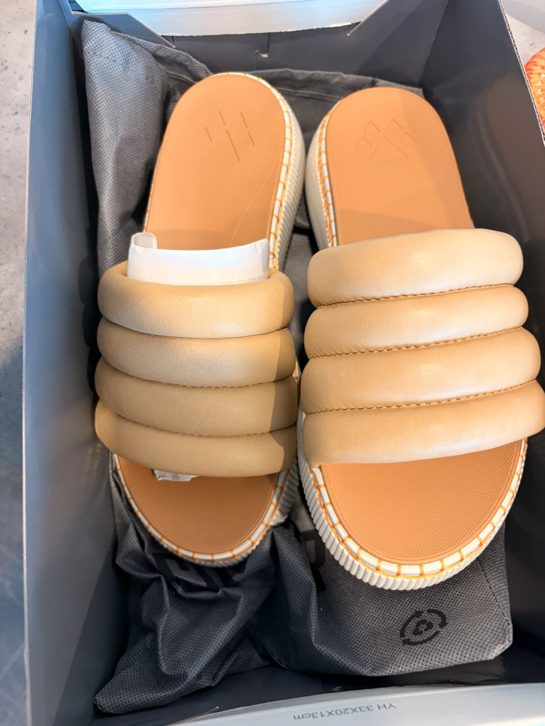 Cougar Soprato Caramel Slides - Size 6.5 - photo 3
