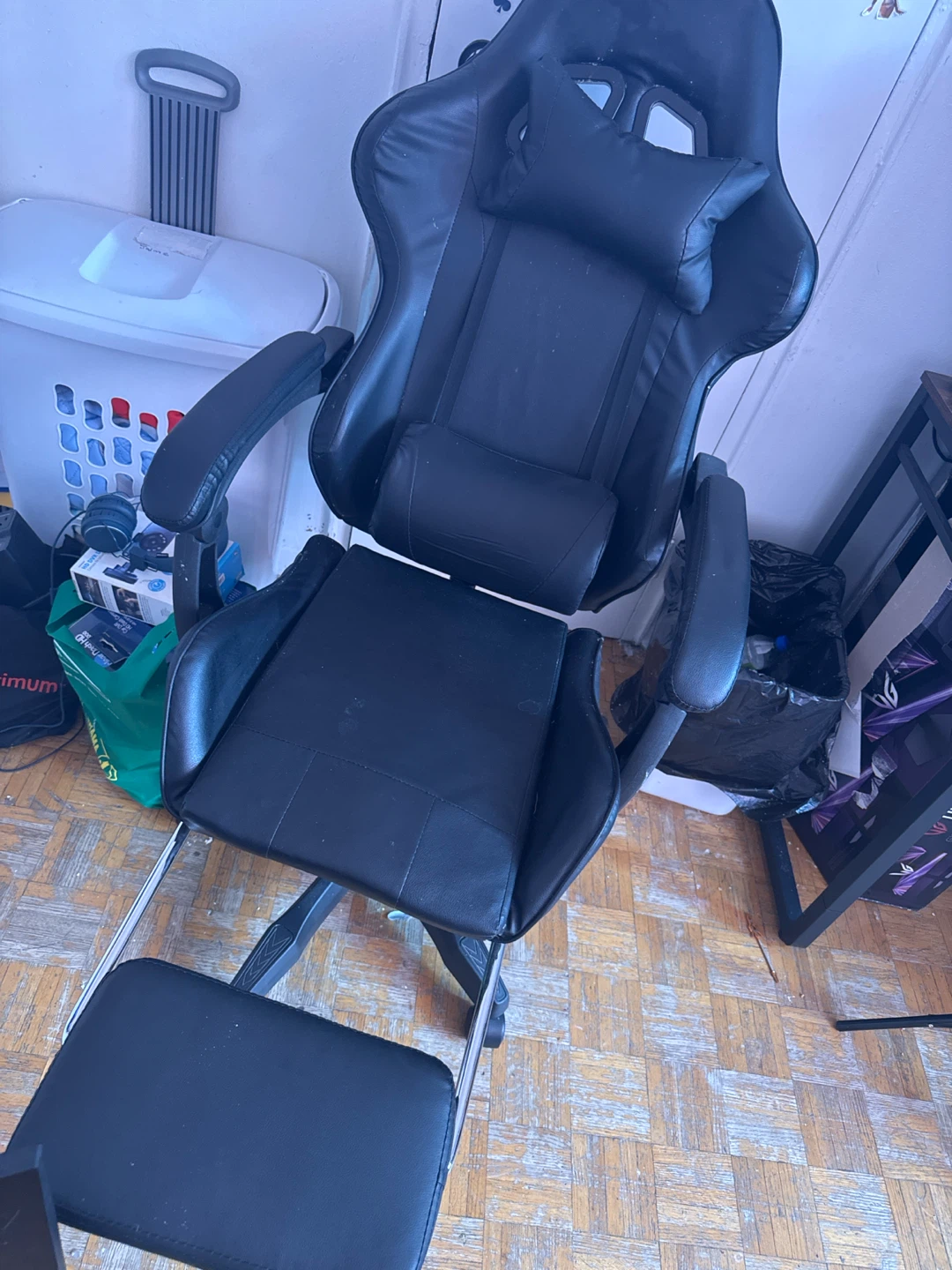 Gaming chair with foot rest for sale