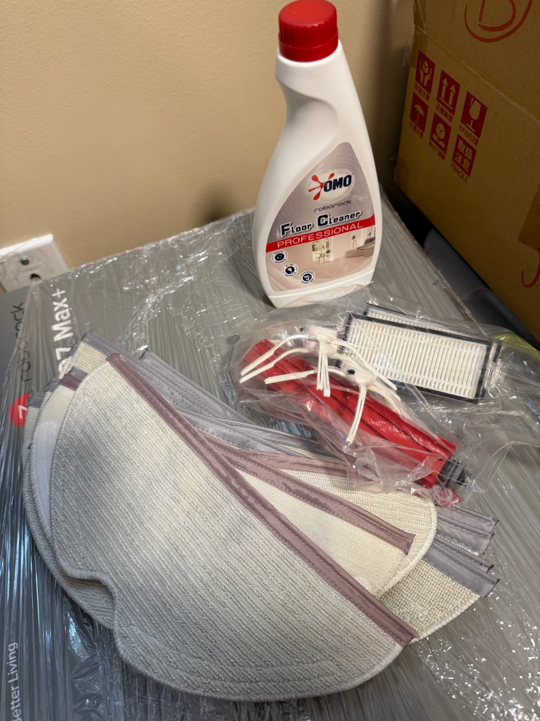 Roborock Robot Vacuum Cleaner with all extra supplies in photos - photo 3