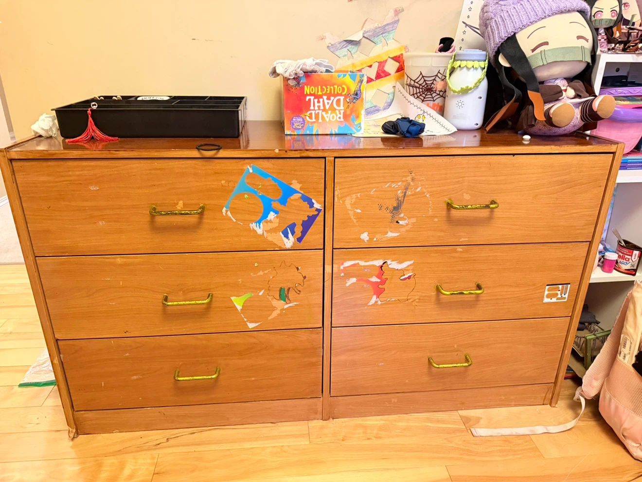 Wooden Dresser with 6 Drawers