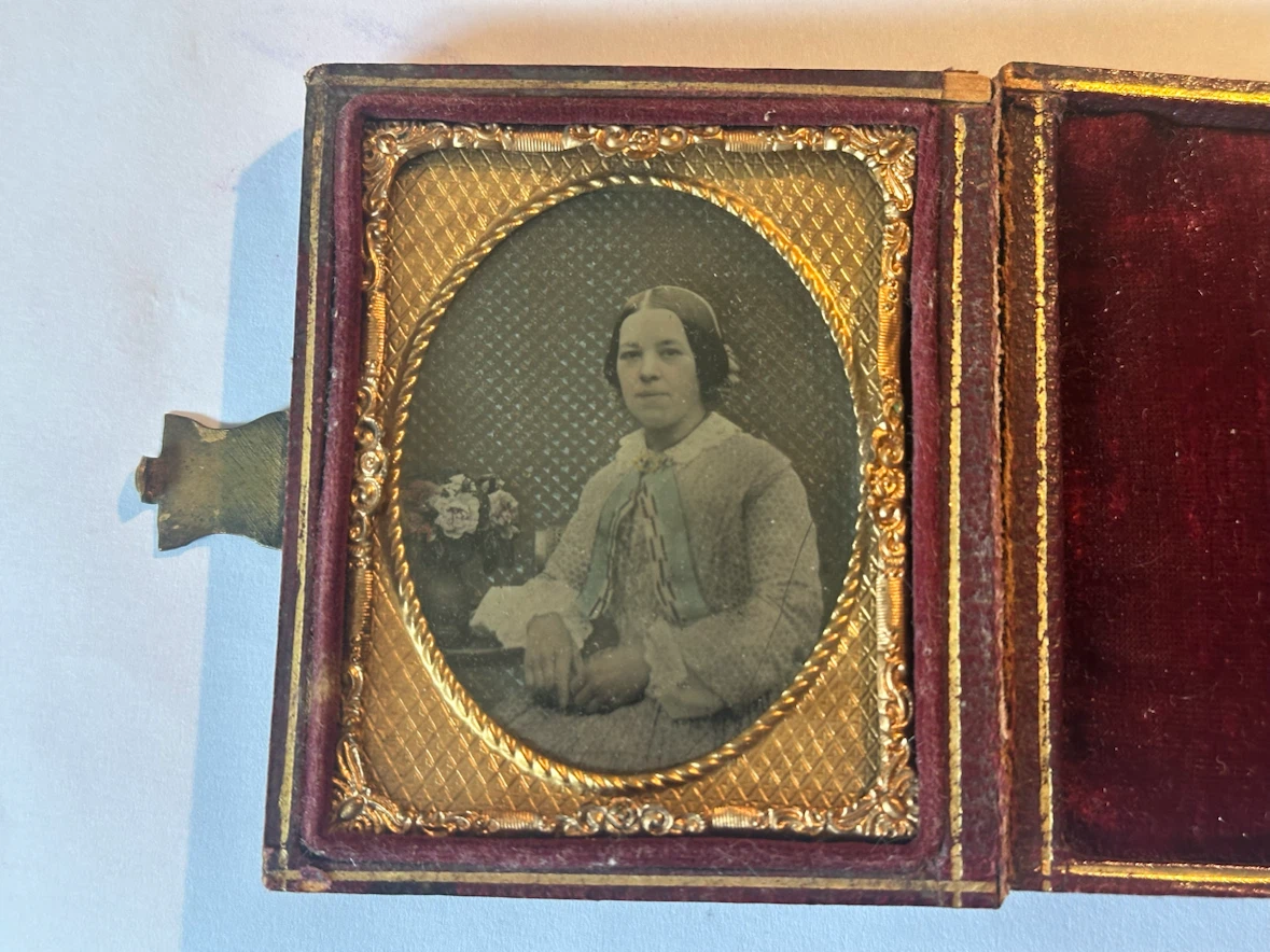 Victorian 1/6 Ambrotype Seated Woman with Flowers Cased Photo - photo 2