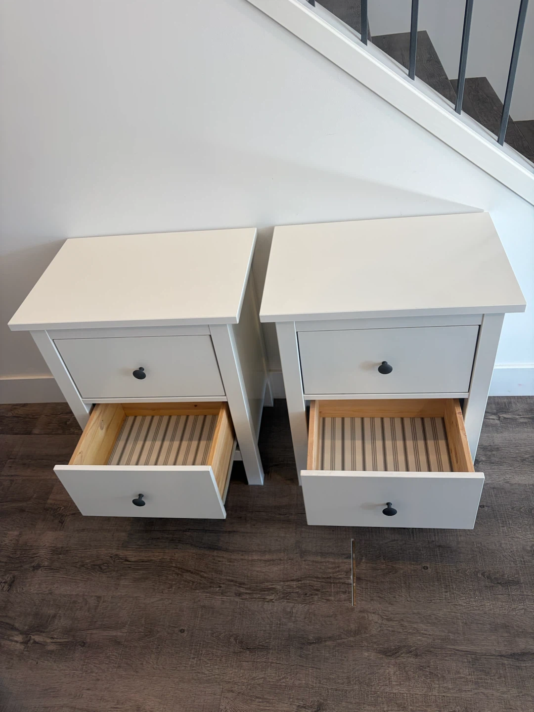 Pair of IKEA HEMMES nightstands in white - photo 3