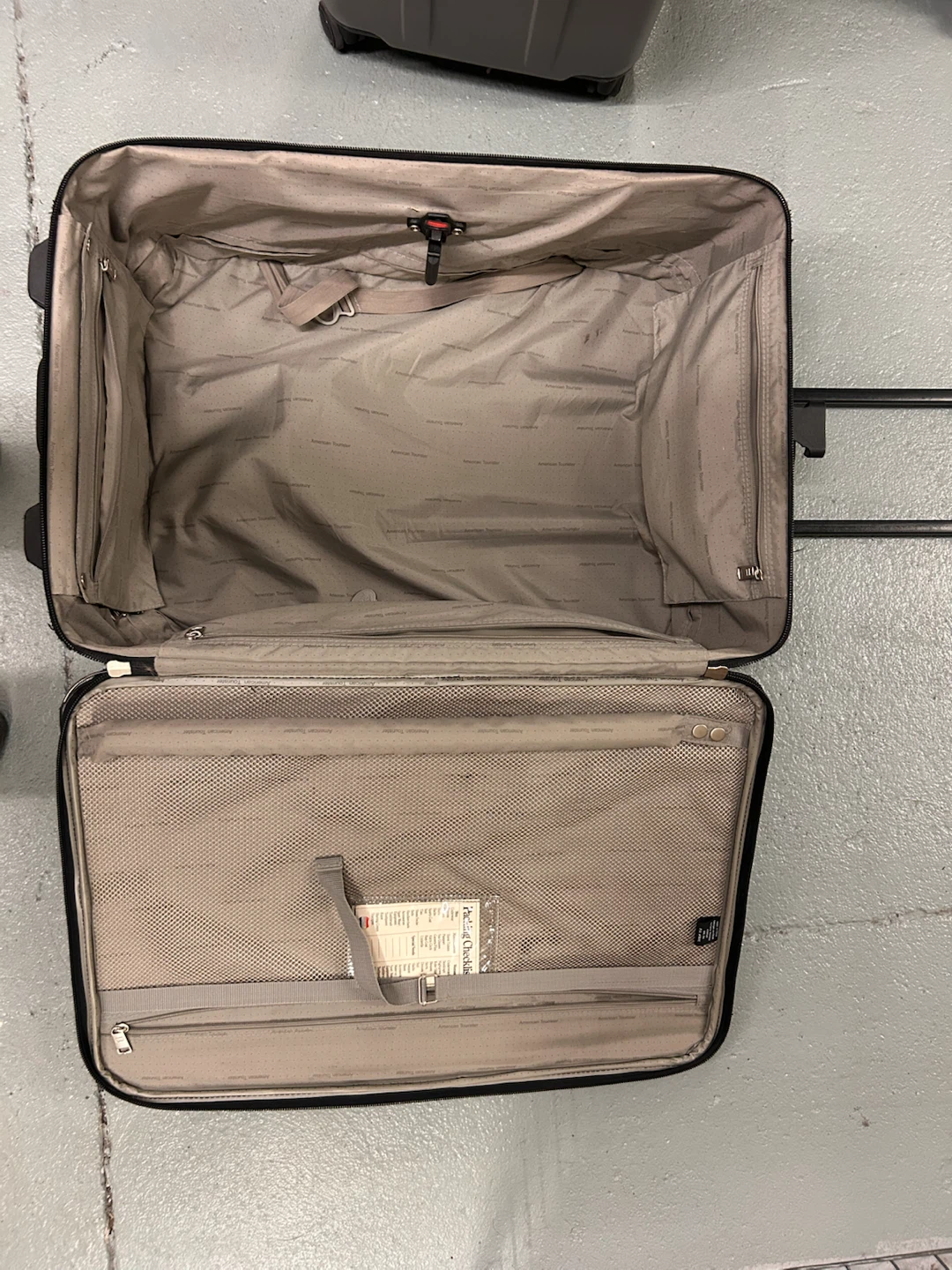 American Tourister Black Rolling Suitcase - photo 4
