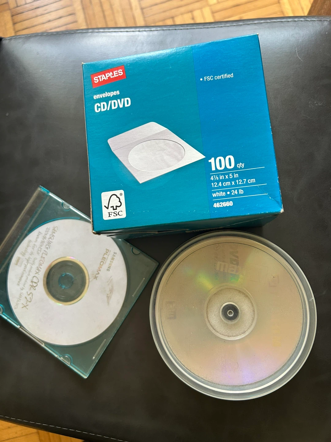 Staples CD/DVD Envelopes - 100 Qty