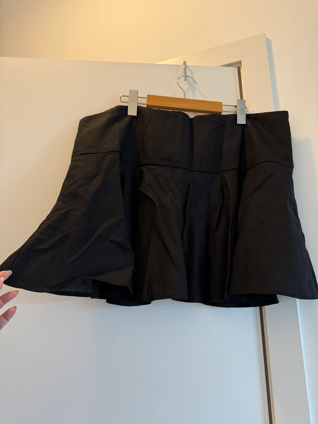 H&M Black Linen-Blend Pleated Mini Skirt – Size 18 – Never Worn - photo 2