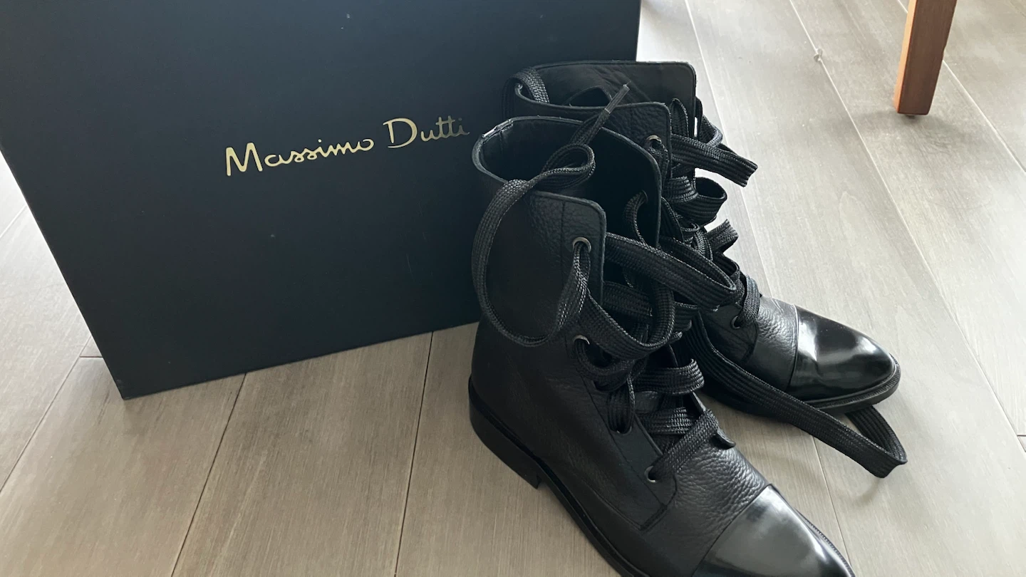 Massimo Dutti Black Leather Lace-Up Boots (US6)