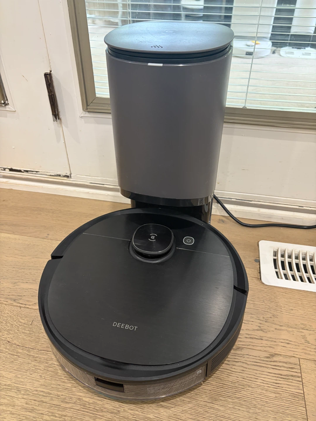 ECOVACS DEEBOT OZMO T8 AIVI Robot Vacuum & Mop