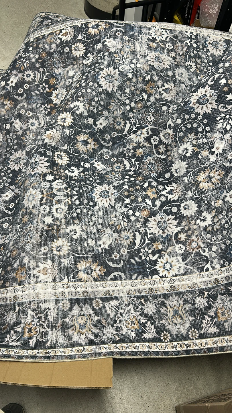 8x10 Area Rug with Traditional Floral Pattern