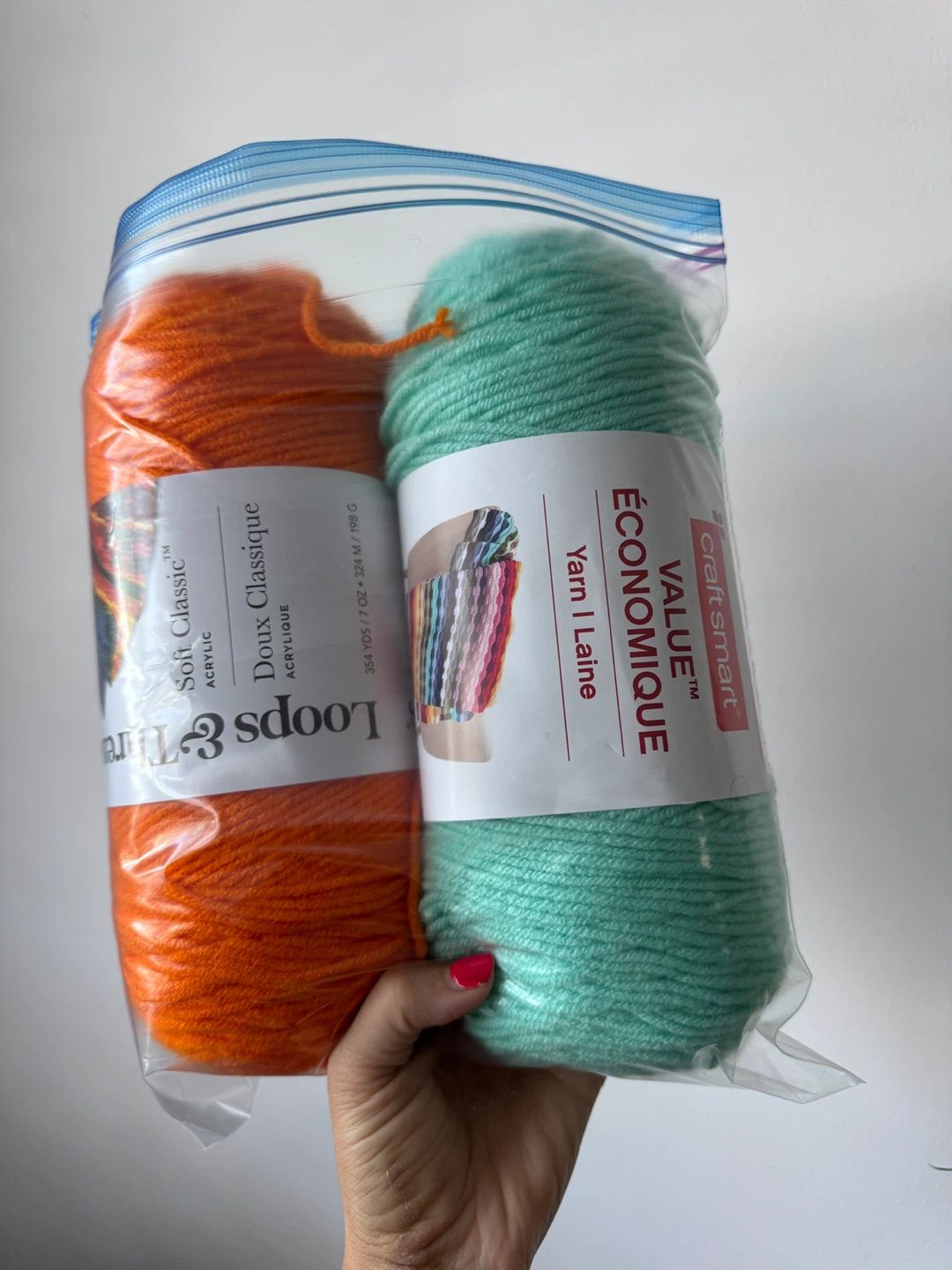 Acrylic Yarn - 4 skeins various colours - photo 4