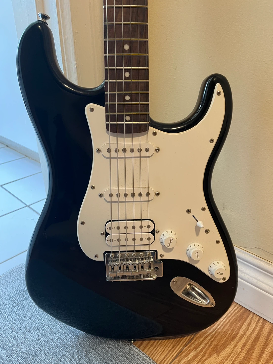 Squier Stratocaster Electric Guitar - photo 2