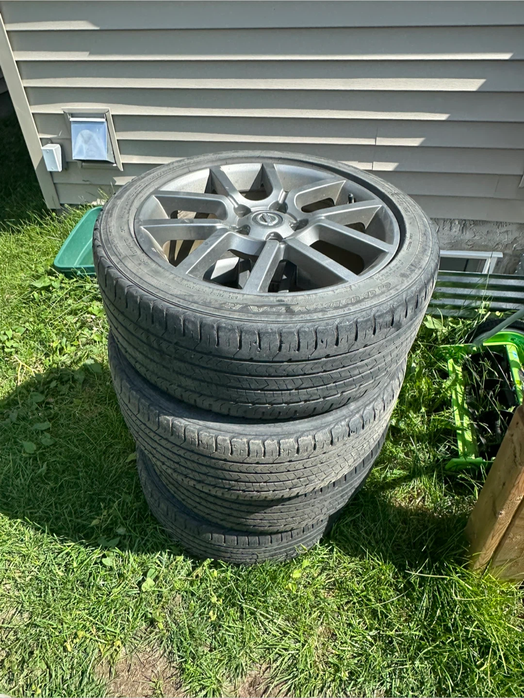 Nissan Rims & Tires - photo 2
