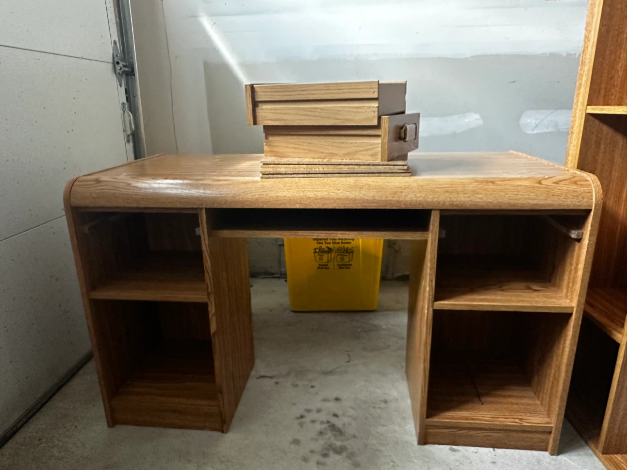 Table/Desk + Bookshelf - photo 4
