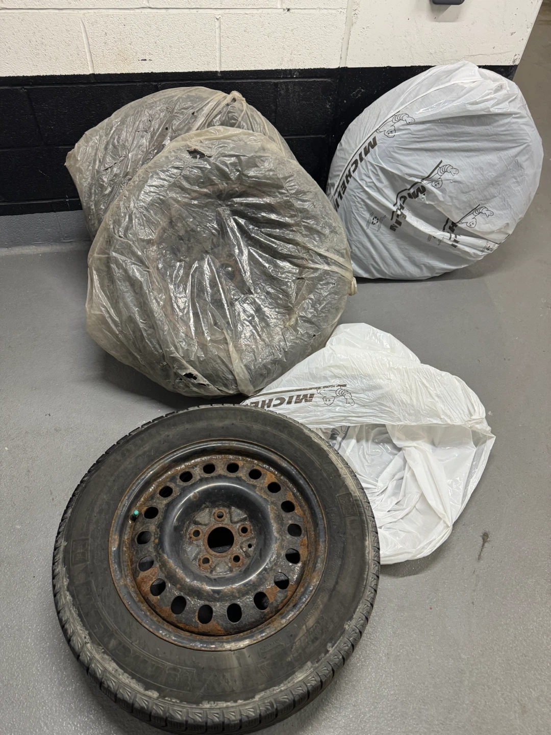 Michelin Winter Tire with Rim - photo 2