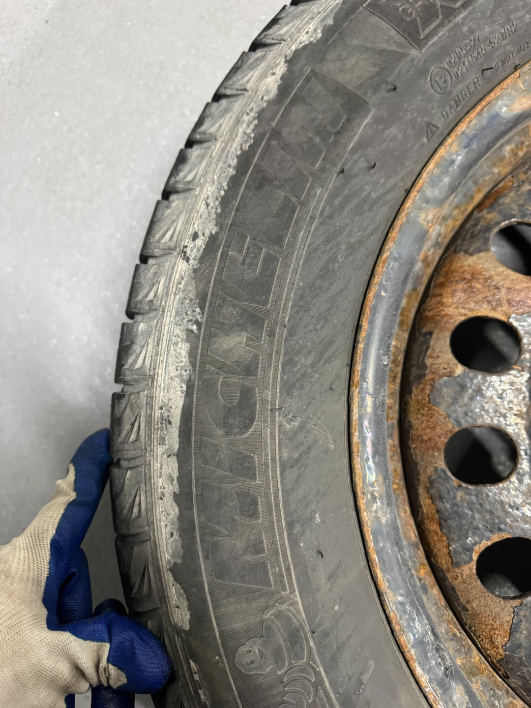 Michelin Winter Tire with Rim - photo 4