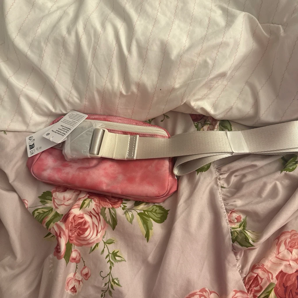 Lululemon Everywhere Belt Bag Tie-Dye Pink - photo 2