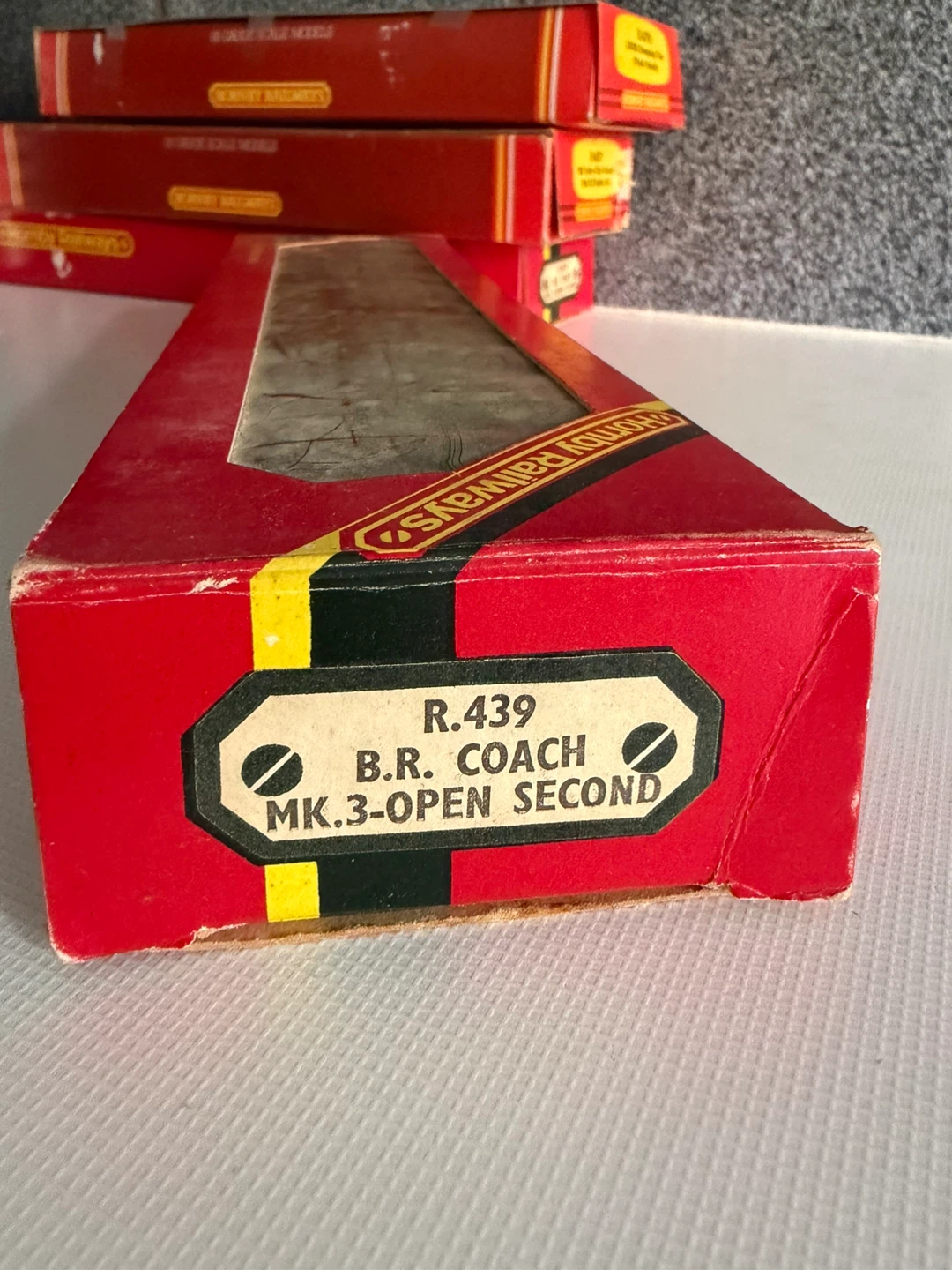 4 BR Hornby 00 scale model train coaches. - photo 2