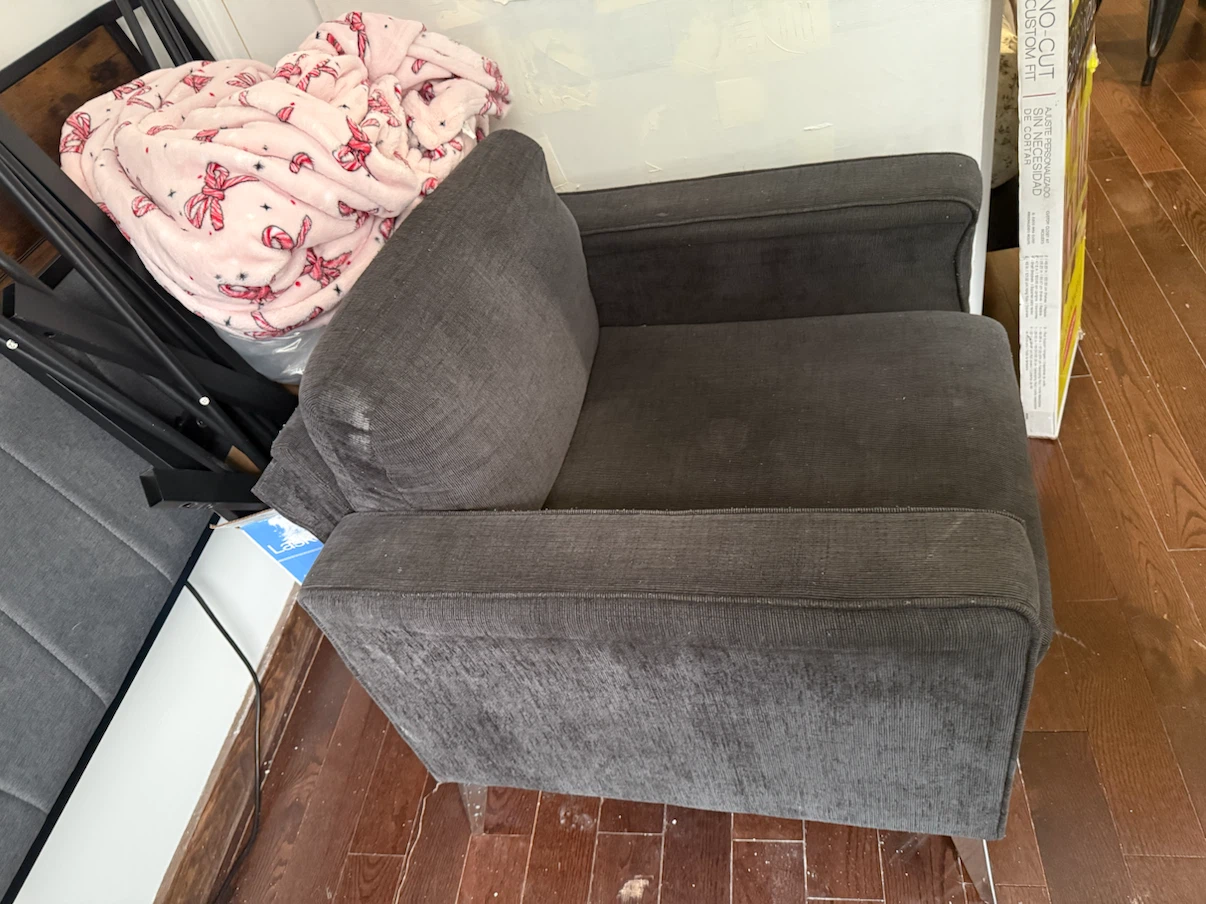 FREE LIGHT GREY LOUNGE CHAIR - photo 2