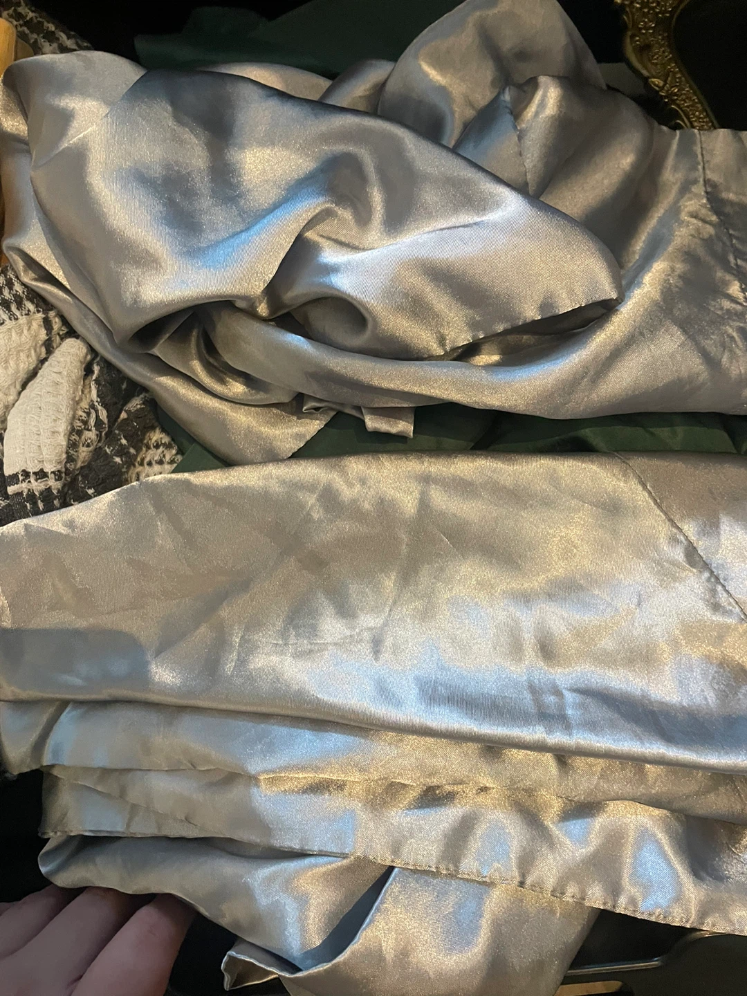 2 Satin Pillow Cases Queen Sized - photo 3