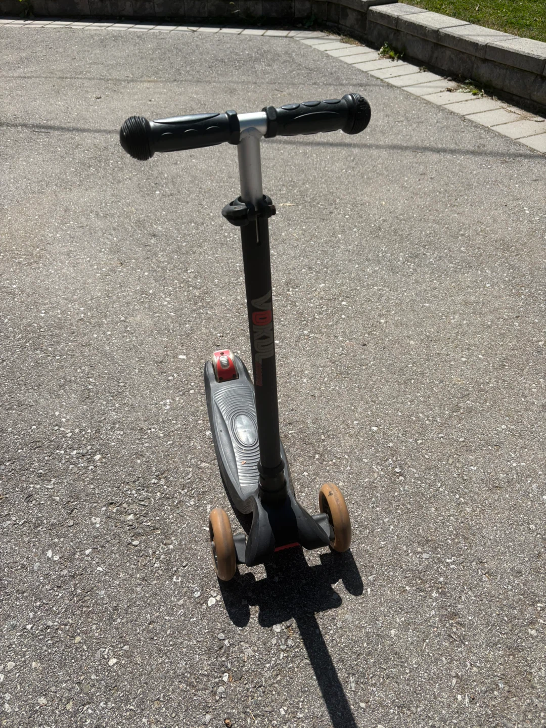 Yvolution Y Glider 3-Wheel Scooter - photo 2
