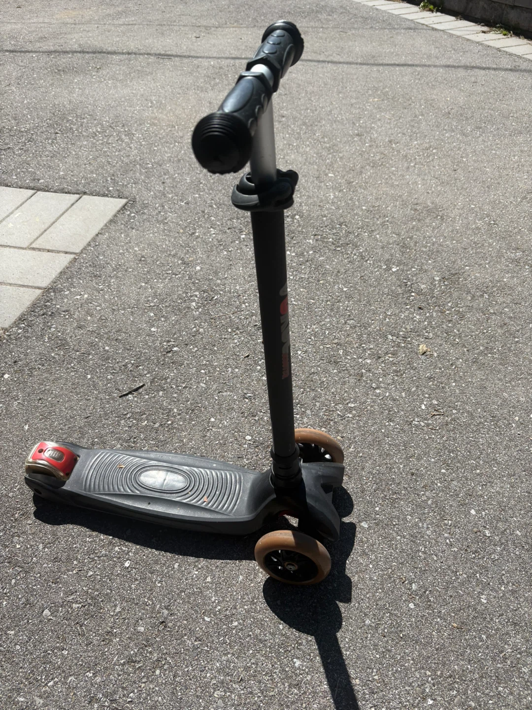 Yvolution Y Glider 3-Wheel Scooter - photo 3