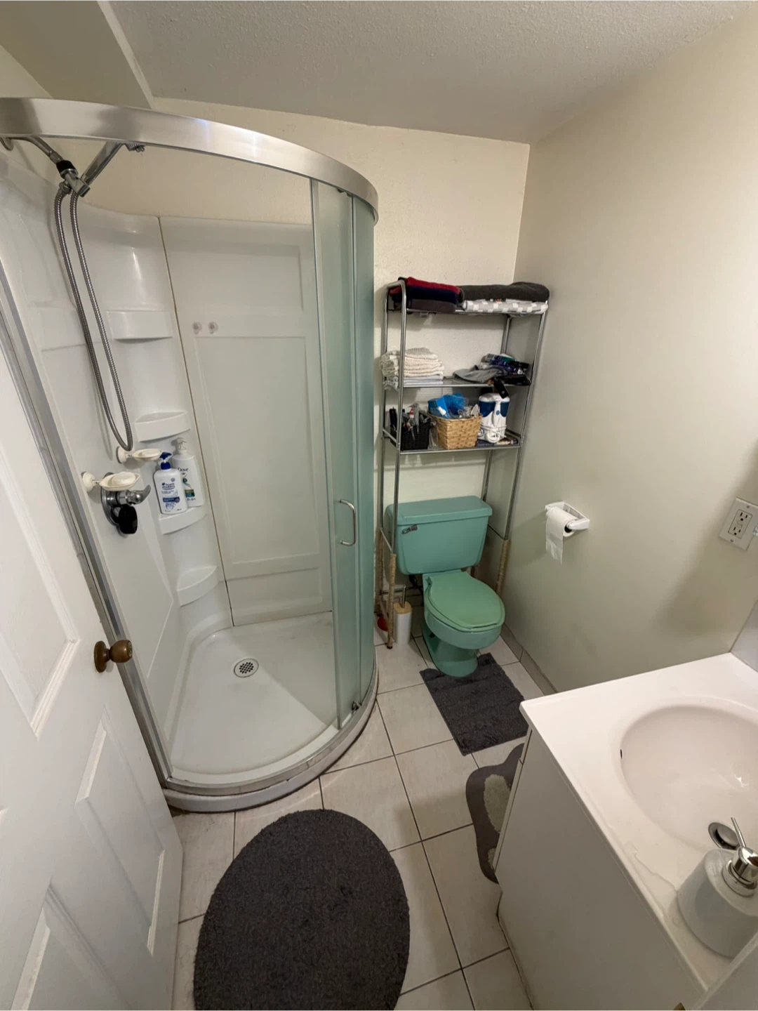 ground level 2BR private suite with parking spot - photo 4