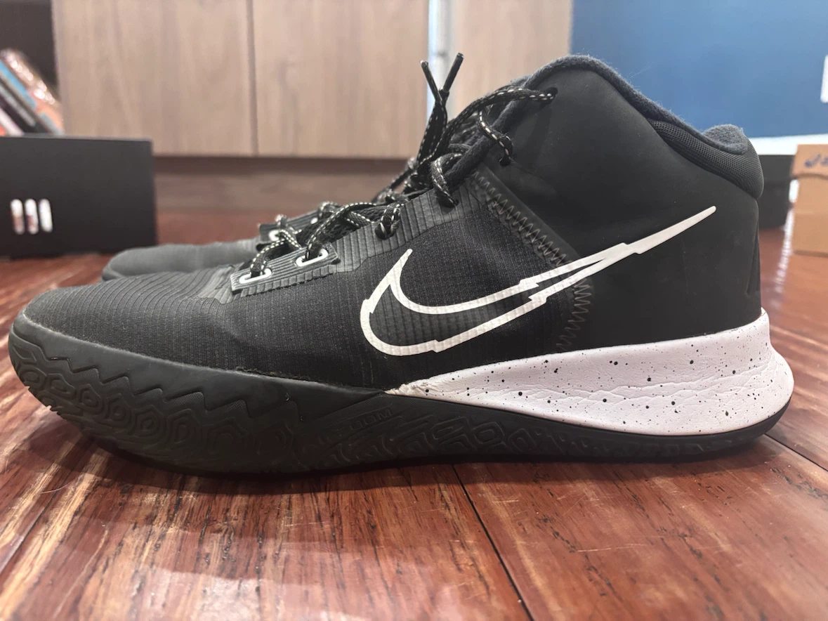 Nike Kyrie Basketball Shoes - photo 3