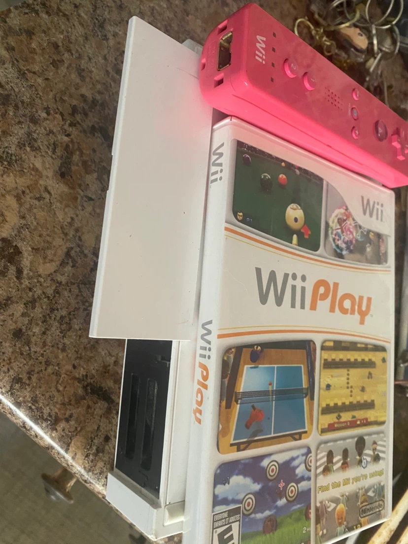 Nintendo Wii Play Game with Pink Wii Remote(no usb/cord)