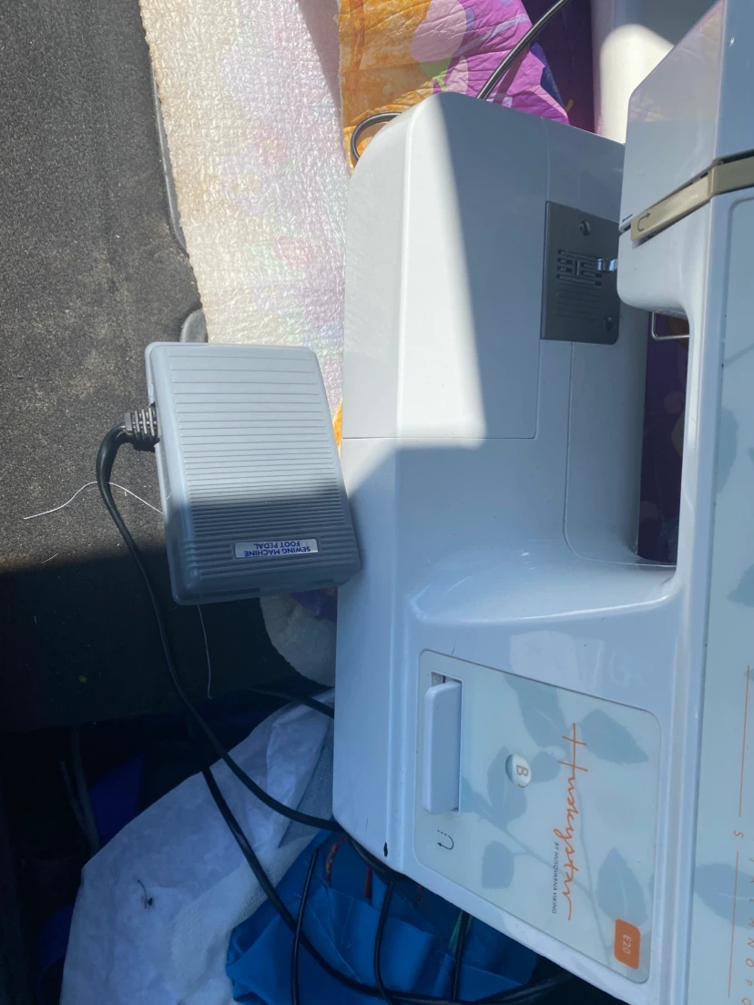 Husqvarna Viking E20 Sewing Machine - photo 5