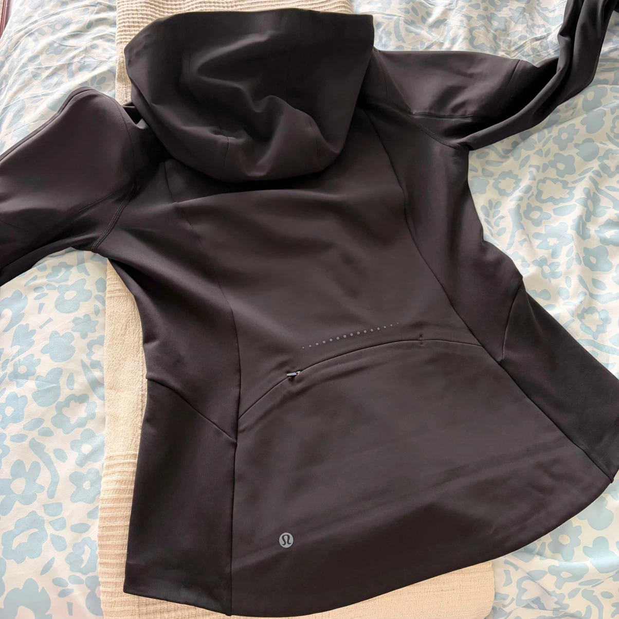 Lululemon Black Hooded Jacket - photo 2