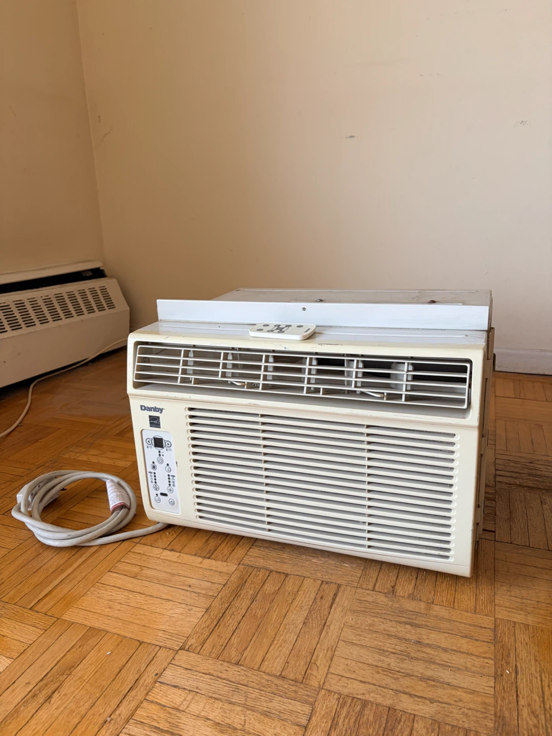 Danby Window Air Conditioner - photo 2