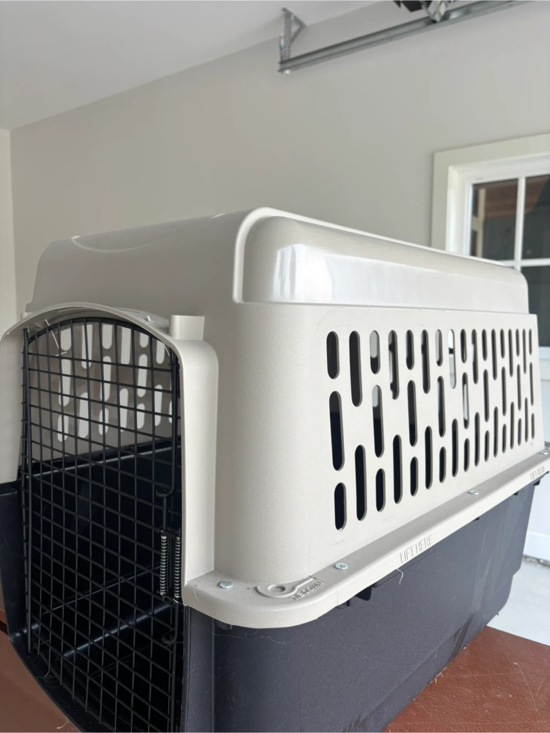 Dog crate