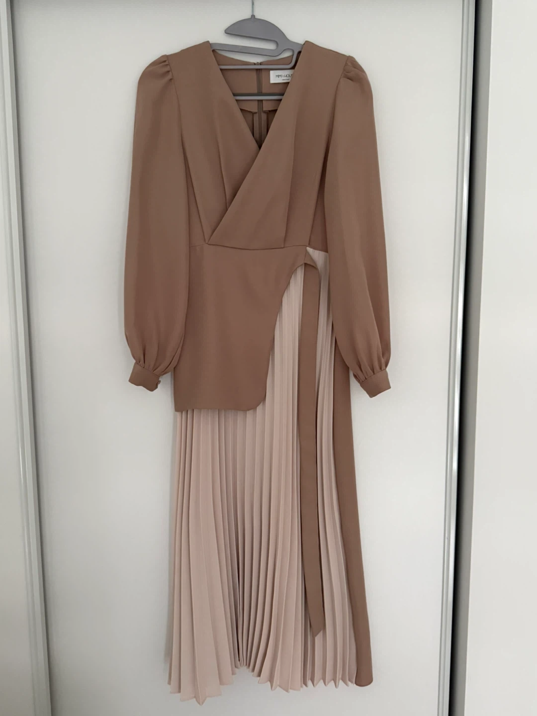 Long Sleeve Pleated Midi Dress size M