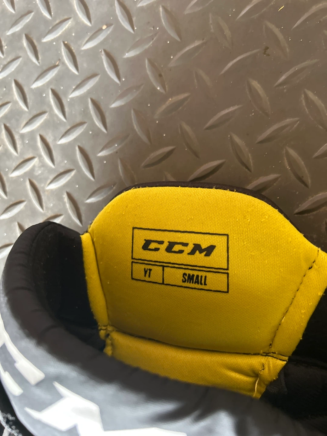 CCM Tacks Hockey Pants - youth Small - photo 2