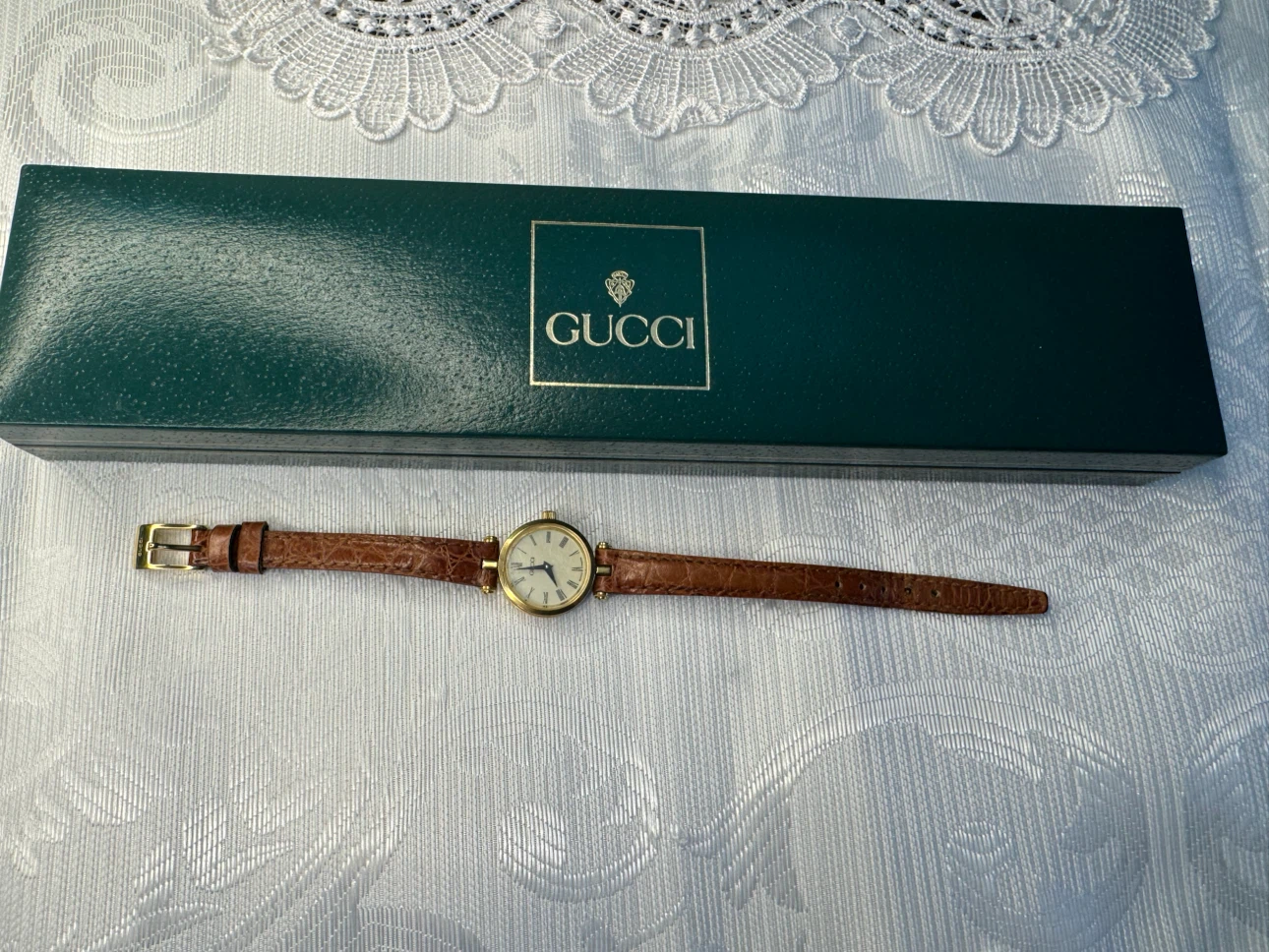Gucci Ladies Watch 2000L