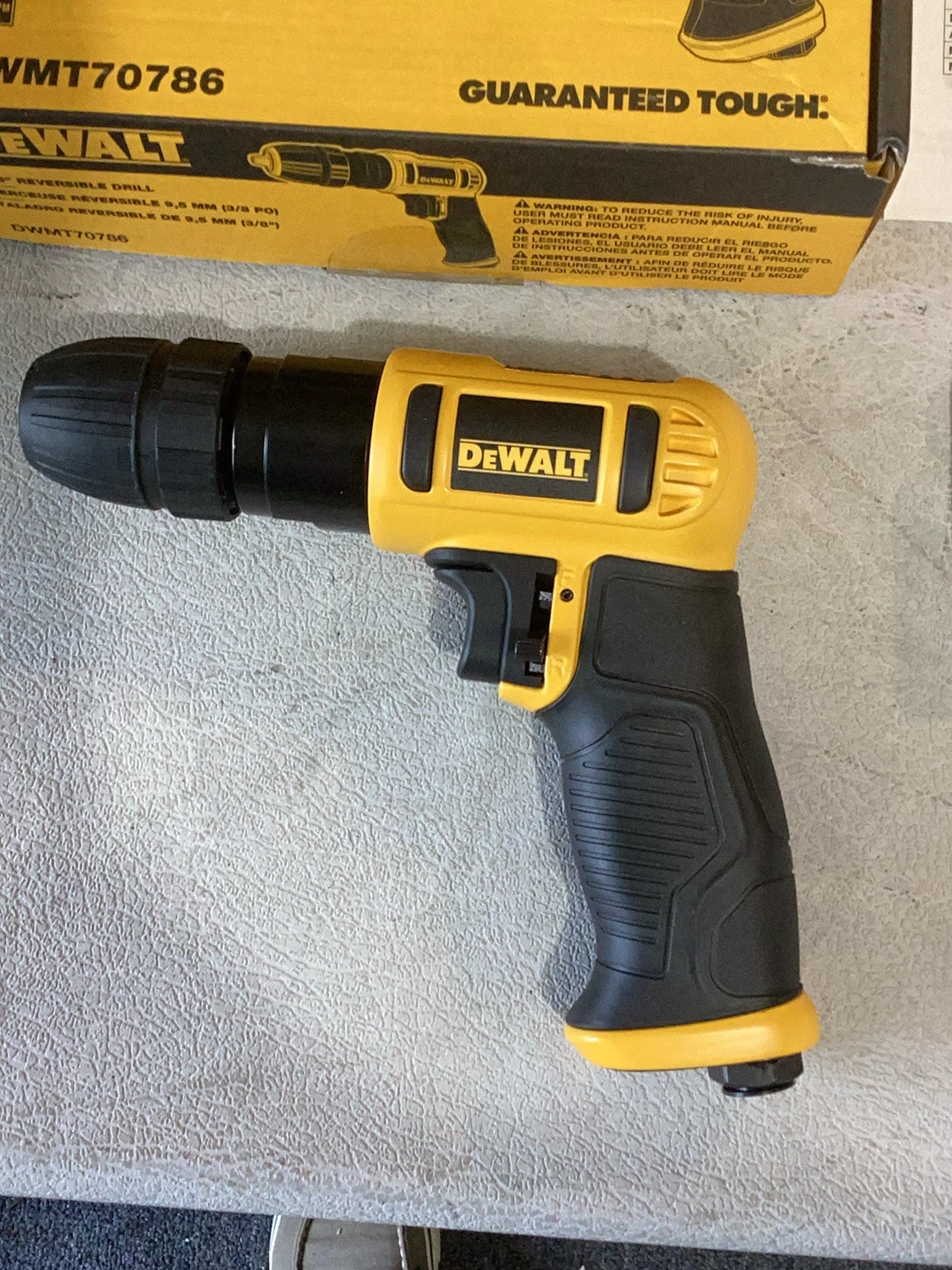 DEWALT DWMT70786 3/8" Air Reversible Drill - photo 2