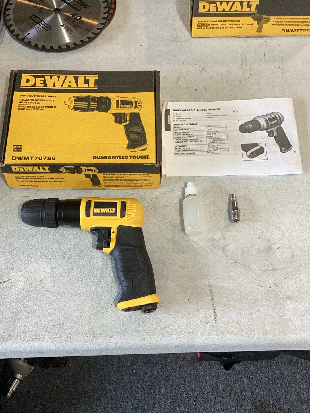 DEWALT DWMT70786 3/8" Air Reversible Drill - photo 3